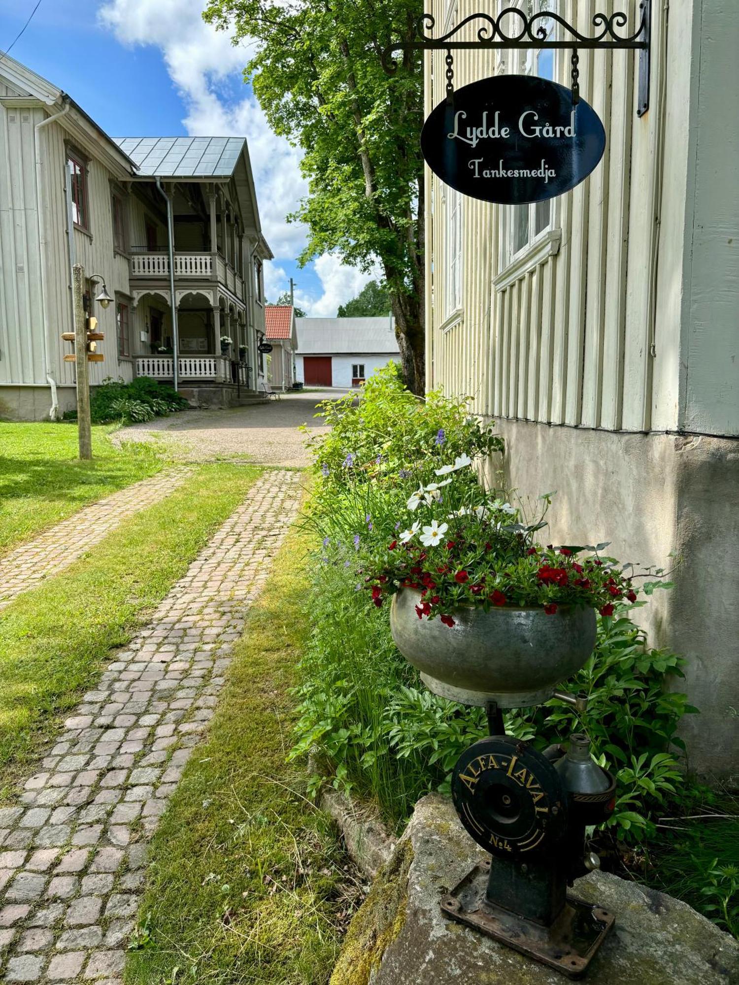 Lydde Gard Hotel Kinna Bagian luar foto
